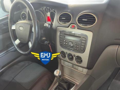 FORD Focus Sedan 2.0 16V 4P GLX, Foto 9