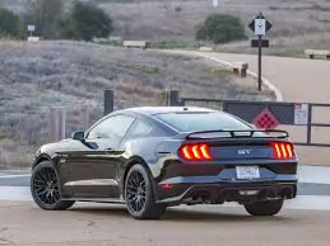 FORD Mustang 5.0 V8 32V COUP GT PERFORMANCE AUTOMTICO, Foto 4