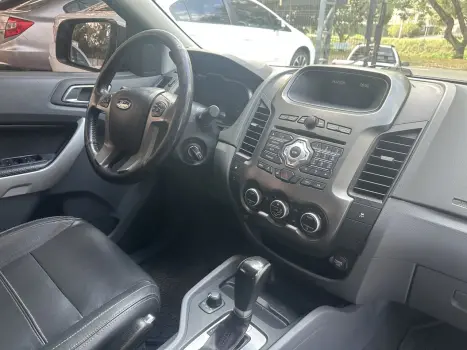 FORD Ranger 3.2 20V XLT 4X4 CABINE DUPLA TURBO DIESEL AUTOMÁTICO, Foto 5 FORD Ranger 3.2 20V XLT 4X4 CABINE DUPLA TURBO DIESEL AUTOMÁTICO, Foto 5