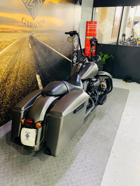 HARLEY DAVIDSON Road King 1800 SPECIAL, Foto 2