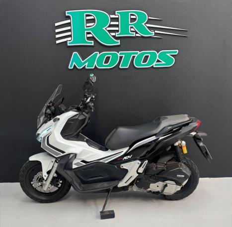 HONDA ADV 150 , Foto 2