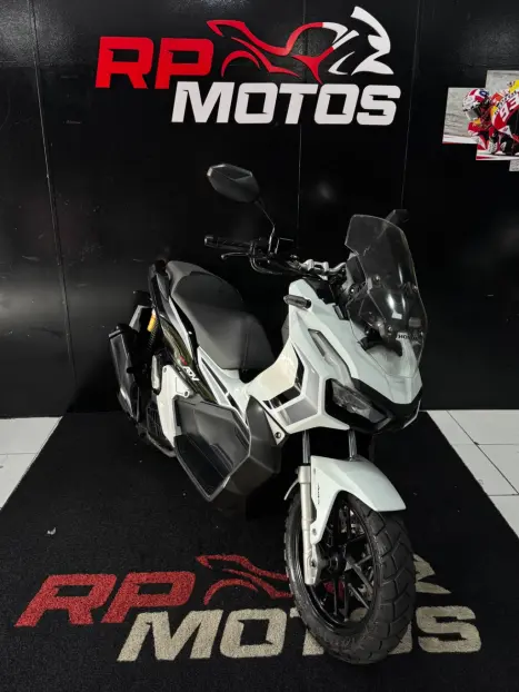 HONDA ADV 150 , Foto 6