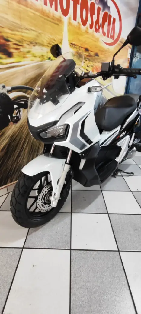 HONDA ADV 150 ABS, Foto 2