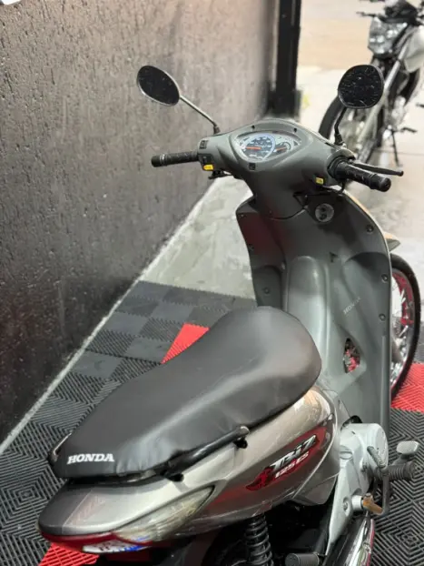 HONDA Biz 125 ES, Foto 3