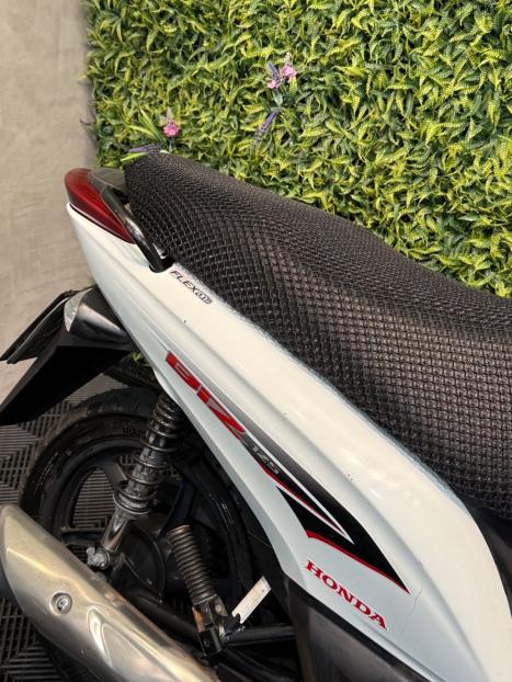 HONDA Biz 125 EX, Foto 6