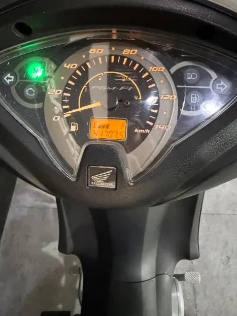 HONDA Biz 125 EX, Foto 2