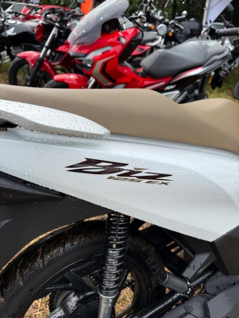 HONDA Biz 125 EX, Foto 3