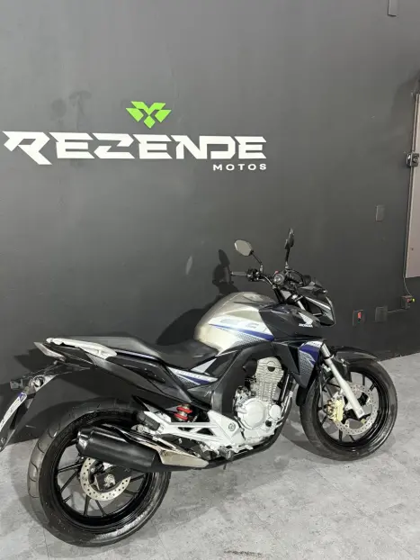 HONDA CB 250 F Twister , Foto 9