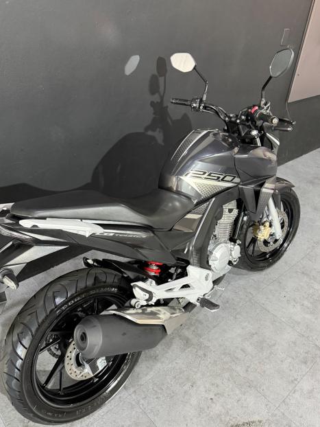 HONDA CB 250 F Twister FLEXONE, Foto 9 HONDA CB 250 F Twister FLEXONE, Foto 9