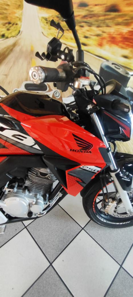 HONDA CB 250 F Twister , Foto 5