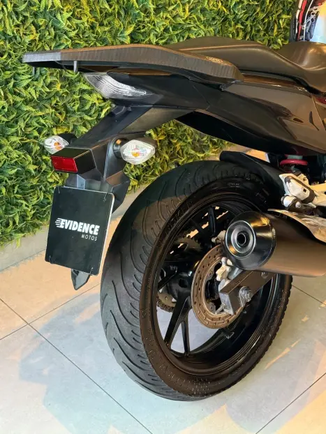 HONDA CB 250 F Twister , Foto 3