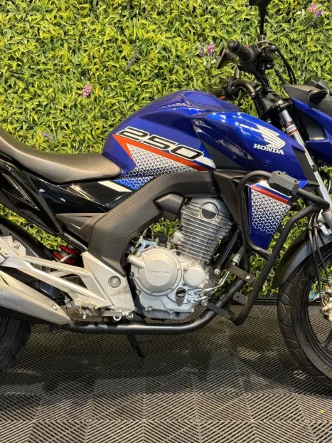 HONDA CB 250 F Twister FLEXONE, Foto 4