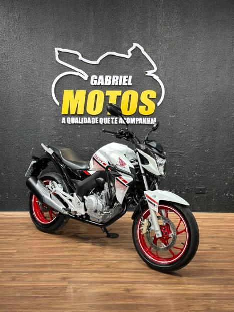 HONDA CB 250 F Twister , Foto 3