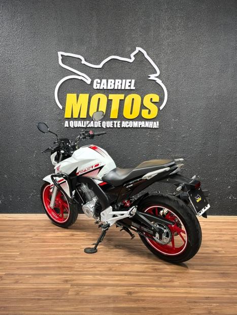 HONDA CB 250 F Twister , Foto 6