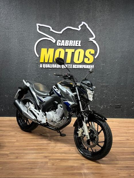 HONDA CB 250 F Twister , Foto 3