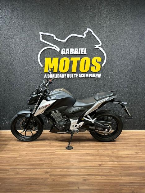 HONDA CB 300 F Twister FLEX CBS, Foto 2