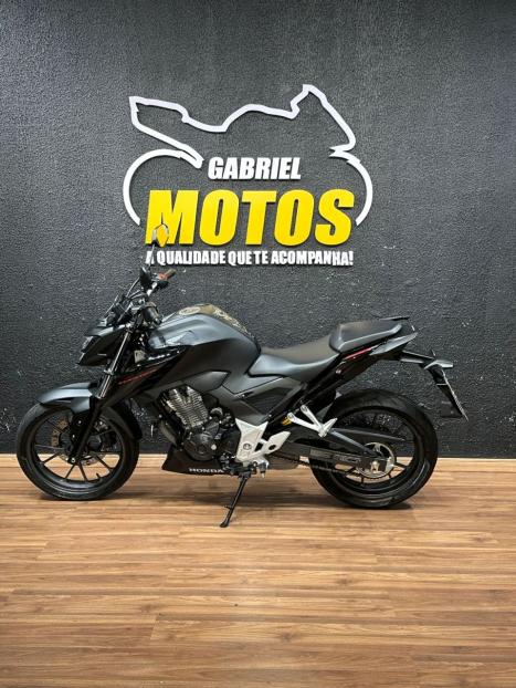 HONDA CB 300 F Twister FLEX CBS, Foto 2