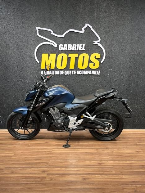 HONDA CB 300 F Twister FLEX ABS, Foto 2