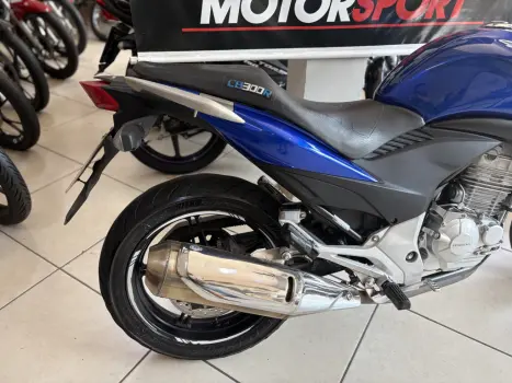 HONDA CB 300 R ESPECIAL EDITION, Foto 2