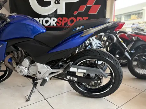 HONDA CB 300 R ESPECIAL EDITION, Foto 6