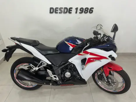 HONDA CBR 250 R, Foto 2 HONDA CBR 250 R, Foto 2