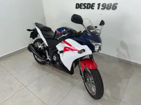 HONDA CBR 250 R, Foto 3 HONDA CBR 250 R, Foto 3