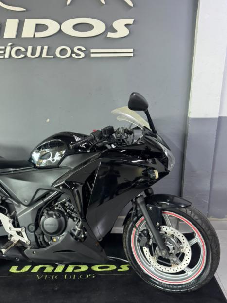 HONDA CBR 250 R, Foto 2
