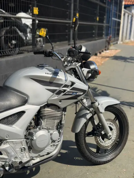 HONDA CBX Twister 250 , Foto 4