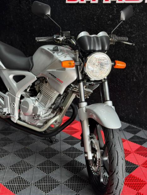 HONDA CBX Twister 250 , Foto 3