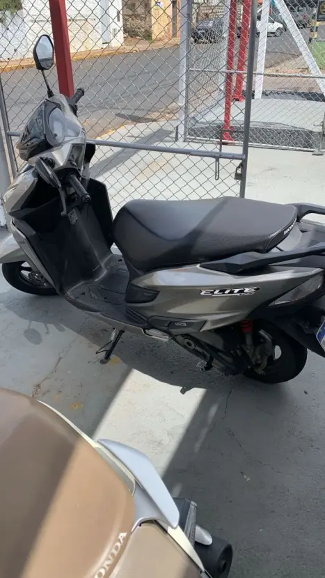 HONDA Elite 125 , Foto 2