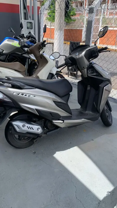 HONDA Elite 125 , Foto 3
