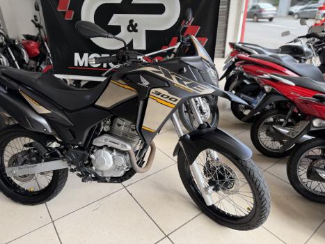 HONDA XRE 300 ADVENTURE, Foto 3