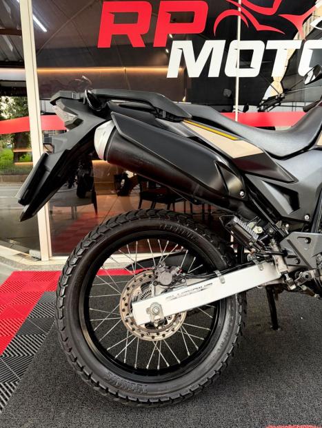 HONDA XRE 300 ADVENTURE, Foto 2