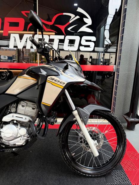 HONDA XRE 300 ADVENTURE, Foto 3