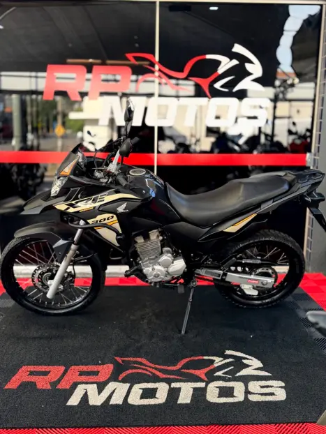 HONDA XRE 300 ADVENTURE, Foto 4