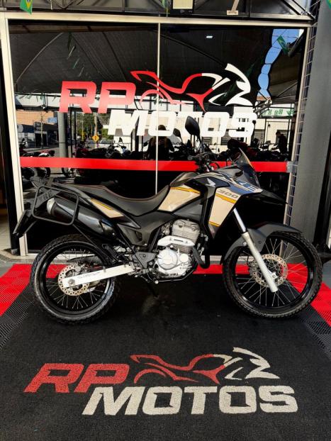 HONDA XRE 300 ADVENTURE, Foto 1