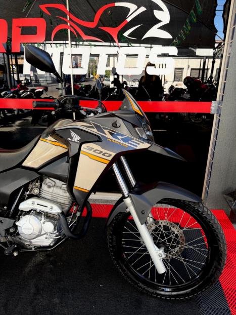 HONDA XRE 300 ADVENTURE, Foto 3
