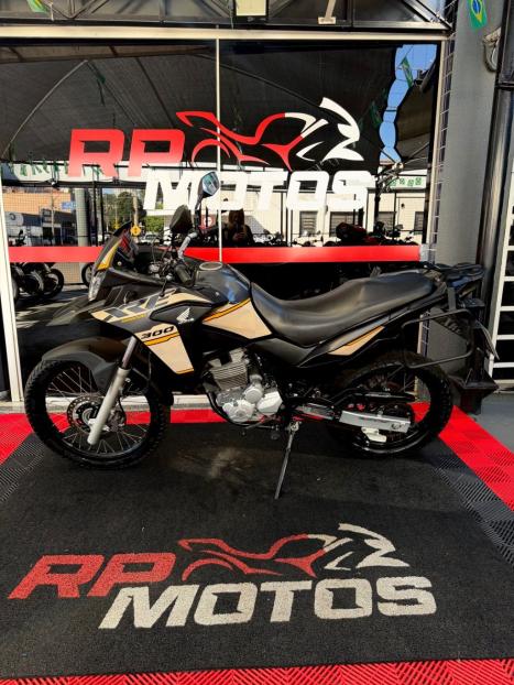 HONDA XRE 300 ADVENTURE, Foto 6