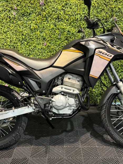 HONDA XRE 300 ADVENTURE, Foto 4