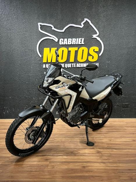 HONDA XRE 300 Sahara ADVENTURE, Foto 4