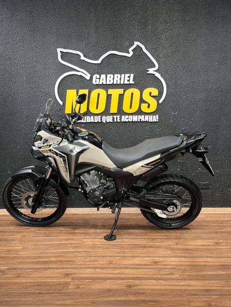 HONDA XRE 300 Sahara ADVENTURE, Foto 2