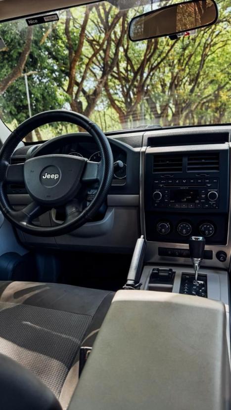 JEEP Cherokee 3.7 V6 12V 4P 4X4 SPORT  AUTOMÁTICO, Foto 5 JEEP Cherokee 3.7 V6 12V 4P 4X4 SPORT  AUTOMÁTICO, Foto 5