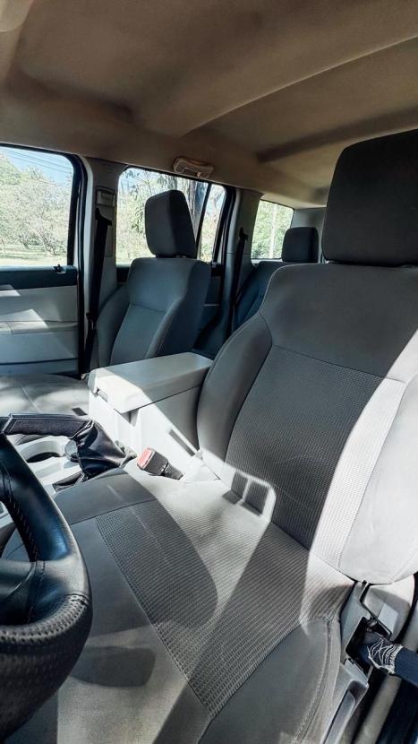 JEEP Cherokee 3.7 V6 12V 4P 4X4 SPORT  AUTOMÁTICO, Foto 8 JEEP Cherokee 3.7 V6 12V 4P 4X4 SPORT  AUTOMÁTICO, Foto 8