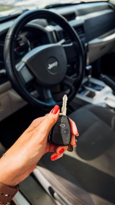 JEEP Cherokee 3.7 V6 12V 4P 4X4 SPORT  AUTOMÁTICO, Foto 9 JEEP Cherokee 3.7 V6 12V 4P 4X4 SPORT  AUTOMÁTICO, Foto 9