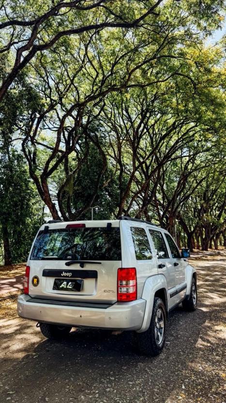 JEEP Cherokee 3.7 V6 12V 4P 4X4 SPORT  AUTOMÁTICO, Foto 13 JEEP Cherokee 3.7 V6 12V 4P 4X4 SPORT  AUTOMÁTICO, Foto 13