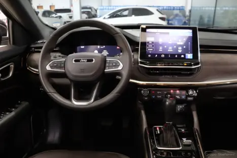 JEEP Commander 2.0 16V 4P TD380 OVERLAND 4X4 TURBO DIESEL AUTOM�TICO AT9, Foto 5