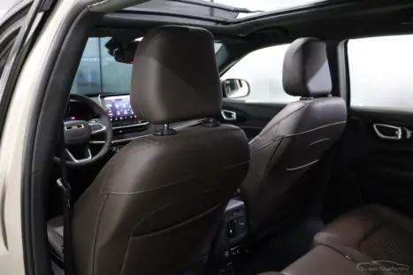 JEEP Commander 2.0 16V 4P TD380 OVERLAND 4X4 TURBO DIESEL AUTOM�TICO AT9, Foto 10