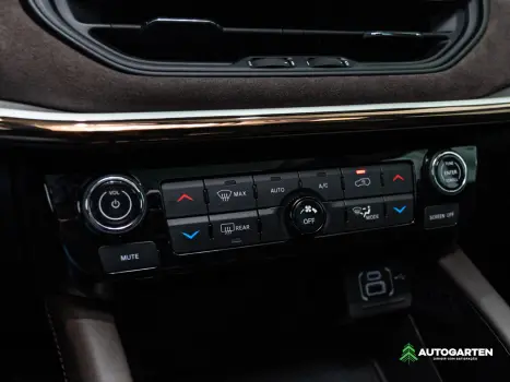 JEEP Commander 2.0 16V 4P TD380 OVERLAND 4X4 TURBO DIESEL AUTOM�TICO AT9, Foto 16