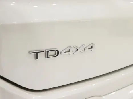 JEEP Commander 2.0 16V 4P TD380 OVERLAND 4X4 TURBO DIESEL AUTOM�TICO AT9, Foto 18