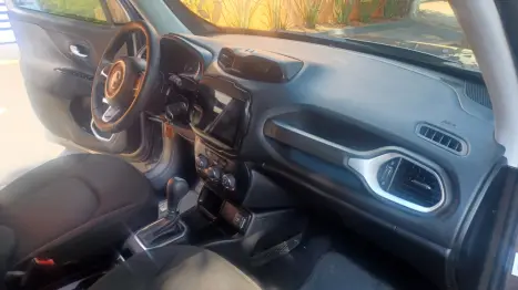 JEEP Renegade 1.8 16V 4P FLEX AUTOMÁTICO, Foto 9 JEEP Renegade 1.8 16V 4P FLEX AUTOMÁTICO, Foto 9